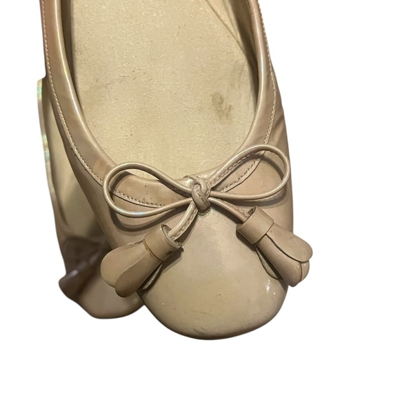 Stuart Weitzman Women's Tan Iridescent Leather Ballet Flats - Picture 8 of 11
